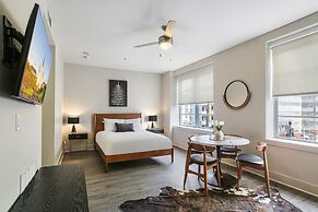 Modern Condos in California Building by Hosteeva