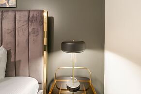 Modern Condos in California Building by Hosteeva