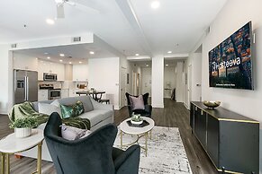 Modern Condos in California Building by Hosteeva