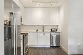 Modern Condos in California Building by Hosteeva