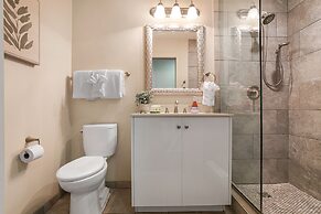 Modern Condos in California Building by Hosteeva