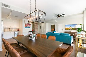 Modern Condos in California Building by Hosteeva