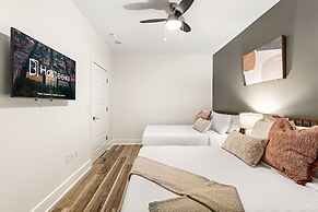 Modern Condos in California Building by Hosteeva