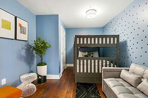 Modern Condos in California Building by Hosteeva