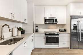 Modern Condos in California Building by Hosteeva