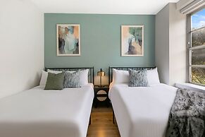 Modern Condos in California Building by Hosteeva