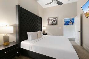 Modern Condos in California Building by Hosteeva