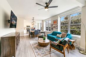 Modern Condos in California Building by Hosteeva