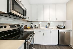 Modern Condos in California Building by Hosteeva