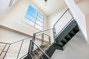 Modern Condos in California Building by Hosteeva