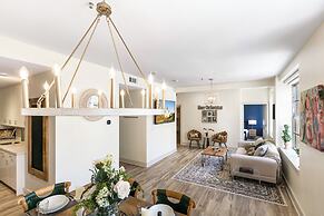 Modern Condos in California Building by Hosteeva