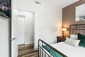 Modern Condos in California Building by Hosteeva