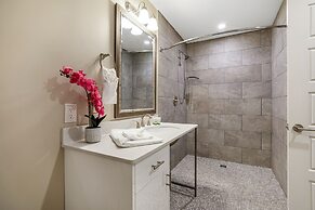 Modern Condos in California Building by Hosteeva