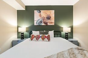 Modern Condos in California Building by Hosteeva