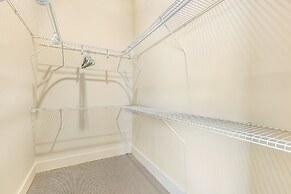 Modern Condos in California Building by Hosteeva