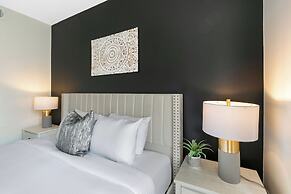 Modern Condos in California Building by Hosteeva