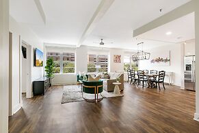 Modern Condos in California Building by Hosteeva