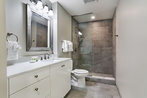 Modern Condos in California Building by Hosteeva