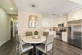 Modern Condos in California Building by Hosteeva