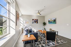 Modern Condos in California Building by Hosteeva