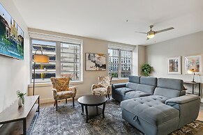 Modern Condos in California Building by Hosteeva