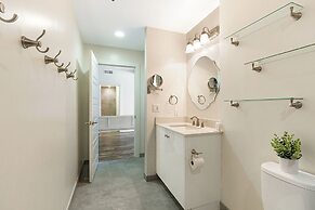 Modern Condos in California Building by Hosteeva