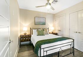 Modern Condos in California Building by Hosteeva