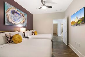 Modern Condos in California Building by Hosteeva