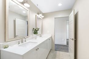 Modern Condos in California Building by Hosteeva