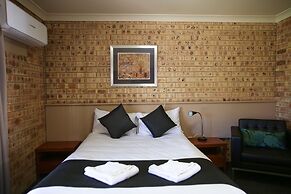 Clermont Country Motor Inn