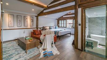 Lize Graceland Artistic Suite Inn