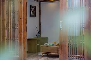 Lize Graceland Artistic Suite Inn