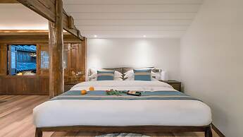 Lize Graceland Artistic Suite Inn