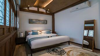 Lize Graceland Artistic Suite Inn