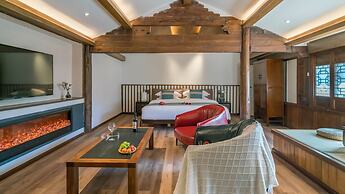 Lize Graceland Artistic Suite Inn