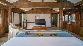 Lize Graceland Artistic Suite Inn