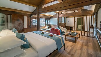 Lize Graceland Artistic Suite Inn