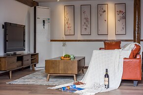 Lize Graceland Artistic Suite Inn