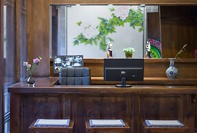 Lize Graceland Artistic Suite Inn