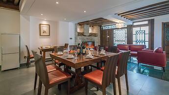 Lize Graceland Artistic Suite Inn