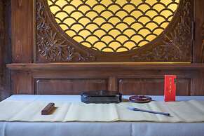 Lize Graceland Artistic Suite Inn