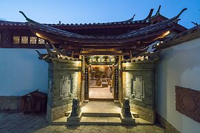 Lize Graceland Artistic Suite Inn