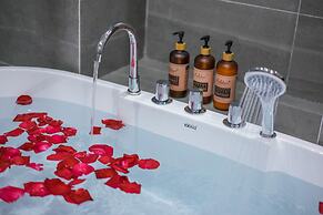 Lize Graceland Artistic Suite Inn