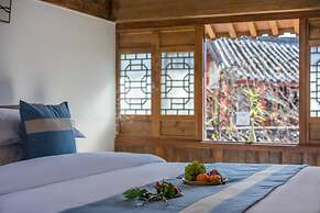 Lize Graceland Artistic Suite Inn