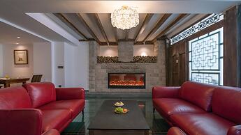 Lize Graceland Artistic Suite Inn