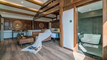 Lize Graceland Artistic Suite Inn