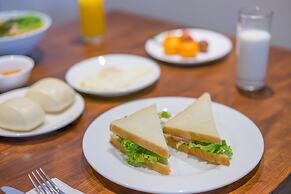 Lize Graceland Artistic Suite Inn