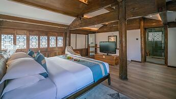 Lize Graceland Artistic Suite Inn