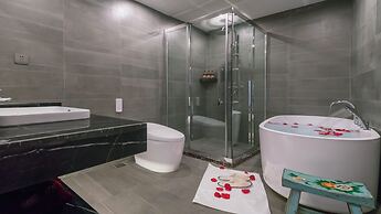 Lize Graceland Artistic Suite Inn