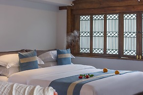 Lize Graceland Artistic Suite Inn